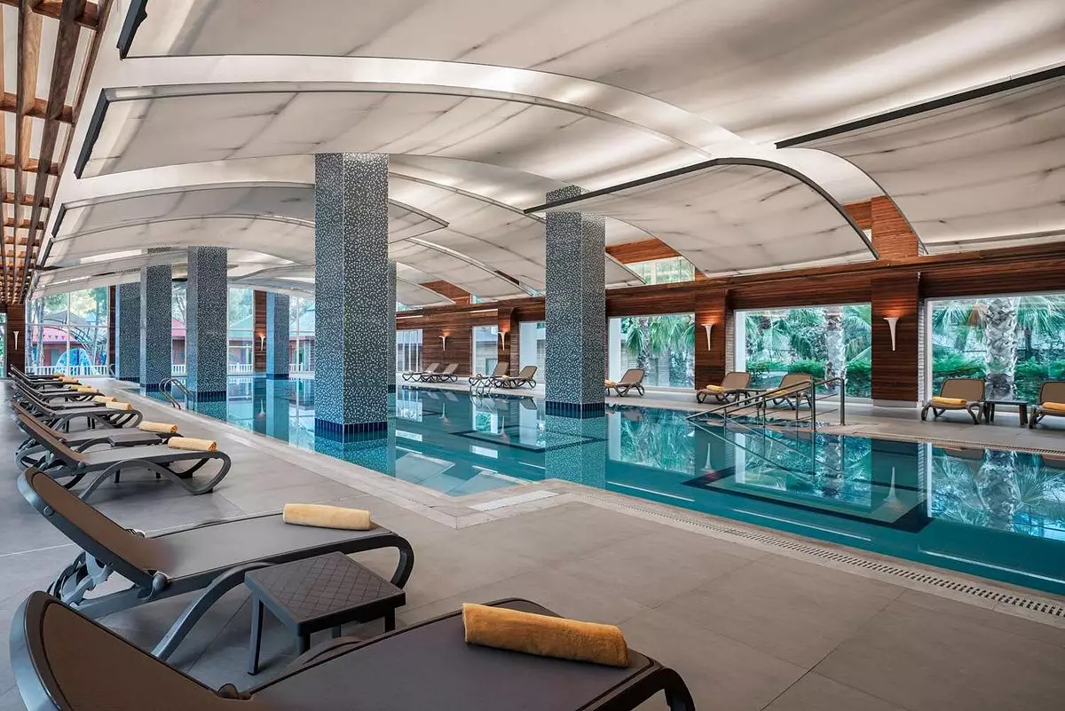 استخر رو بسته هتل پاپیلون آیشا آنتالیا